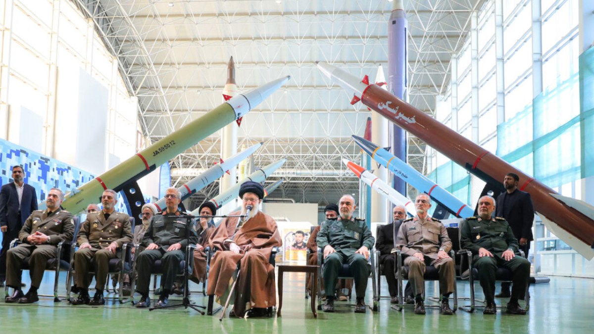 İran, gelecek yılın bütçesinde savunma harcamalarını 3 kat artırdı