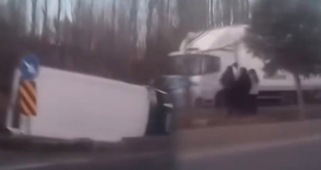 Diyarbakır’da TIR, minibüs ve 4 otomobil birbirine girdi!
