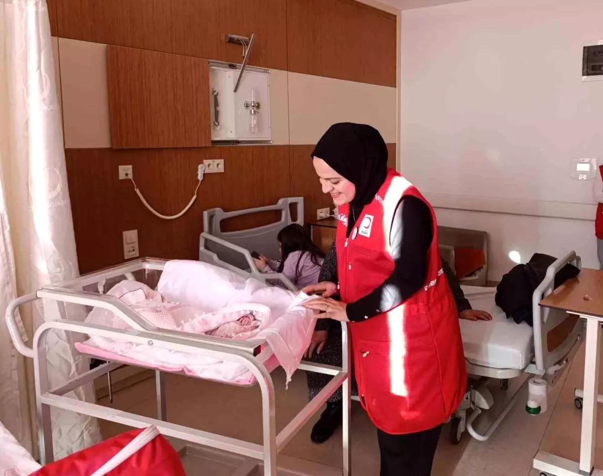 Kızılay Ağrı Şubesi’nden Yeni Yıla Özel Sevgi Bohçası