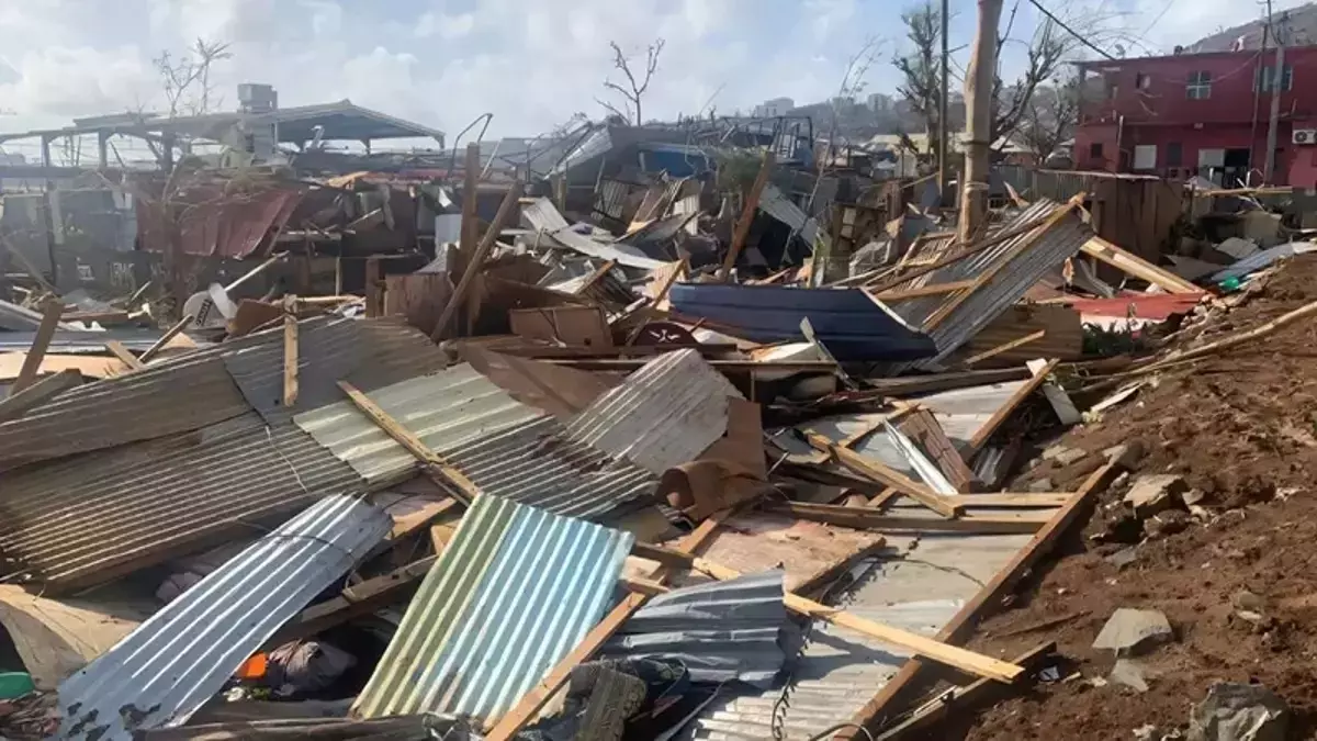 Mayotte’da Dikeledi Kasırgası Nedeniyle Kırmızı Alarm Verildi